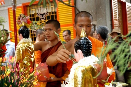 សកម្មភាពទទួលបុណ្យចូលឆ្នាំថ្មី ២០១២ របស់ជនរួមជាតិខ្មែរណាមបូ - ảnh 7